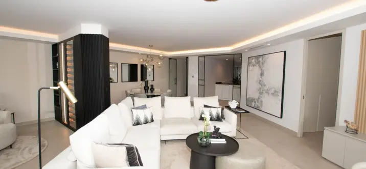 Venta de apartamento en planta media en Puerto Banús 2