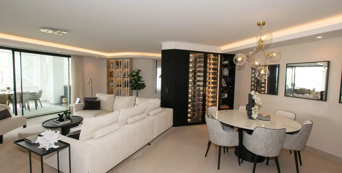 Venta de apartamento en planta media en Puerto Banús 14
