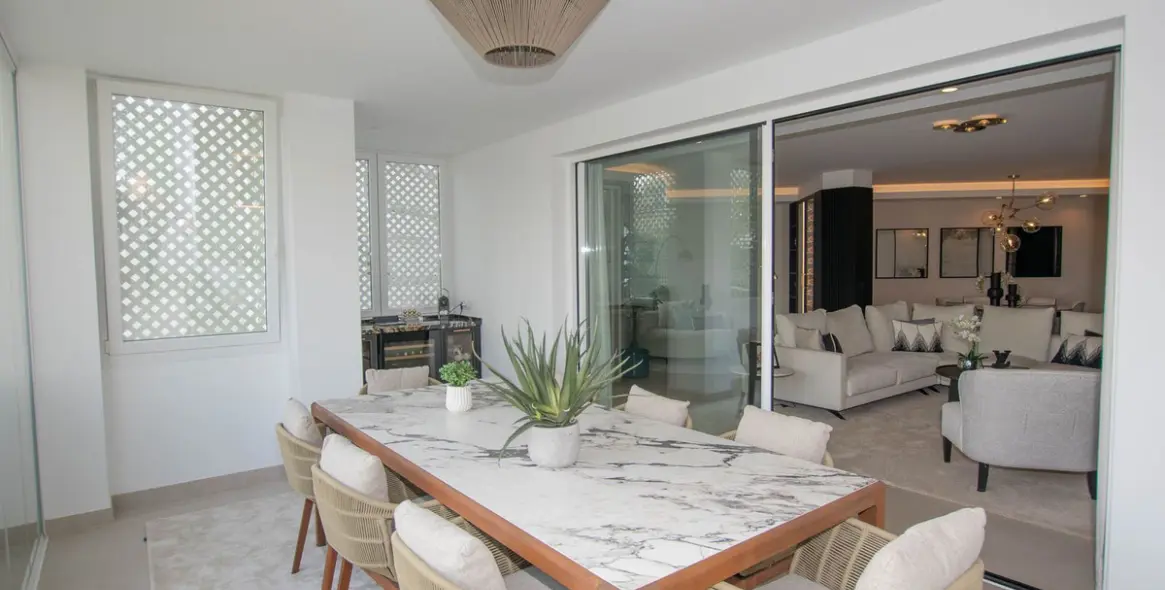 Venta de apartamento en planta media en Puerto Banús 46