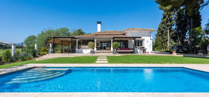Venta de villa independiente en San Pedro de Alcántara 0