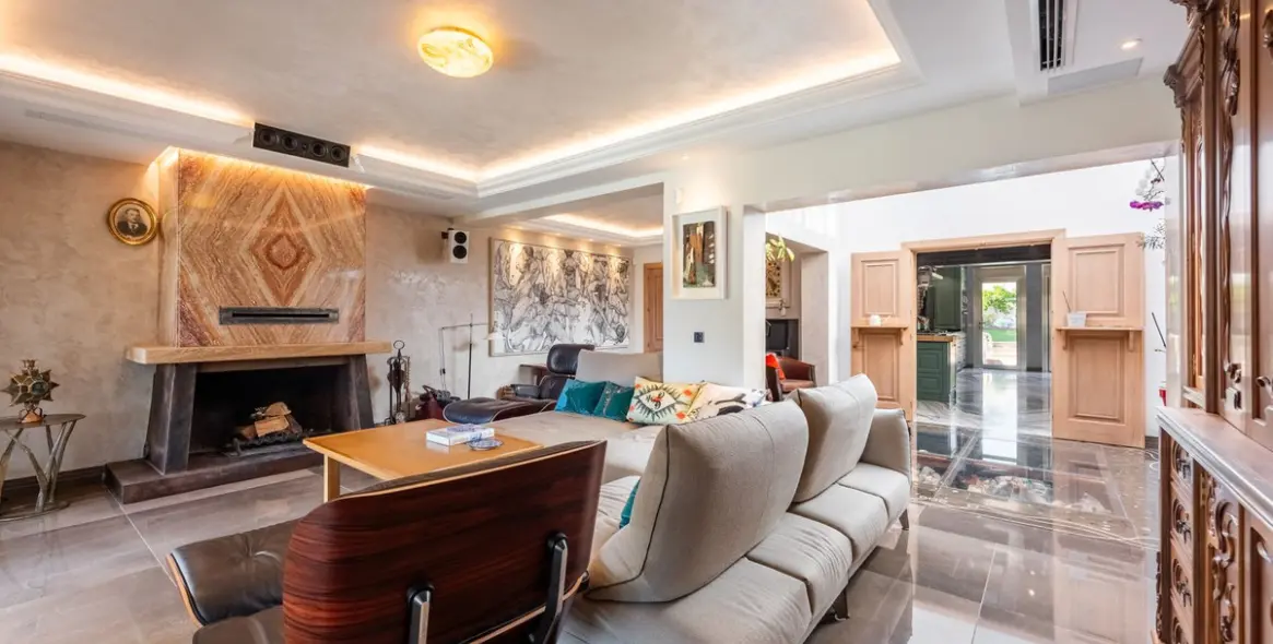Venta de villa independiente en San Pedro de Alcántara 5