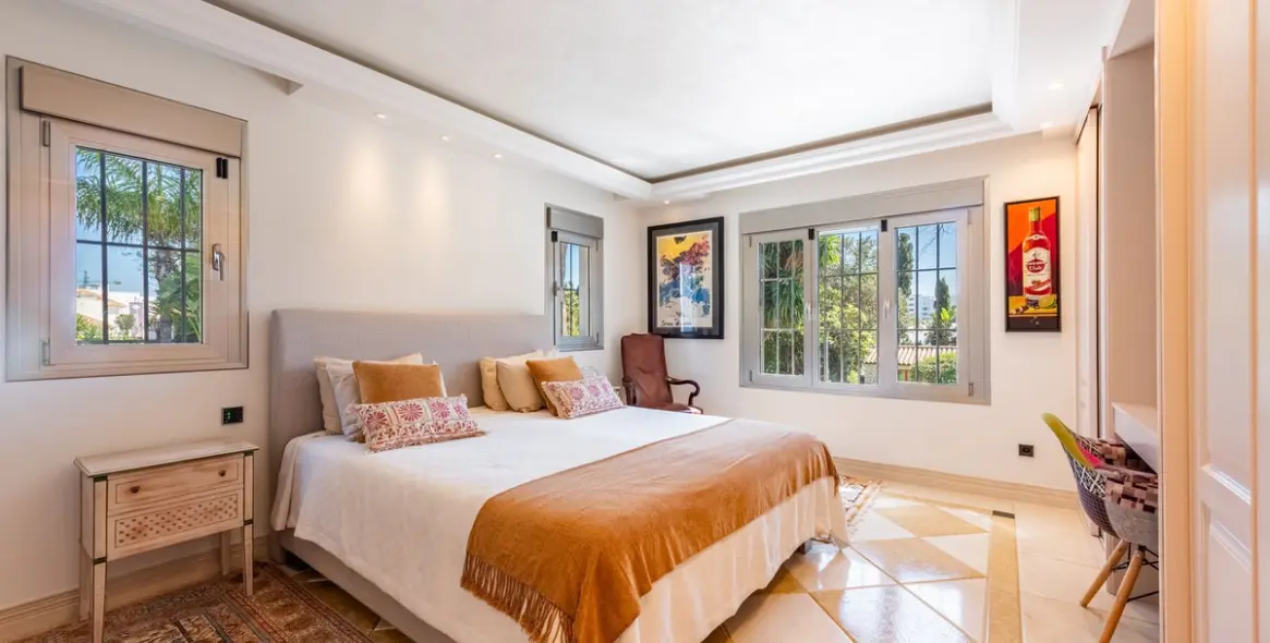 Venta de villa independiente en San Pedro de Alcántara 13