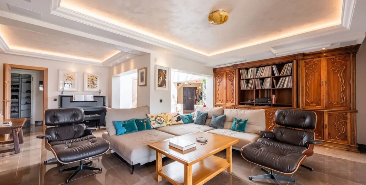 Venta de villa independiente en San Pedro de Alcántara 26
