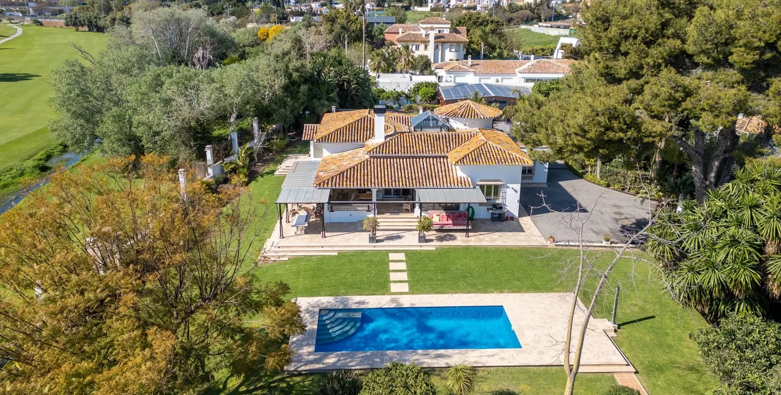 Продажа  отдельно стоящей виллы в San Pedro de Alcántara 52