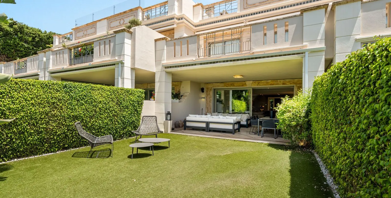 Sale of townhouse in Sierra Blanca 1