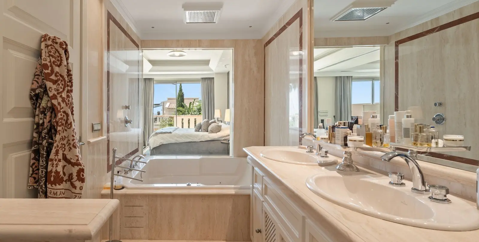 Sale of townhouse in Sierra Blanca 13