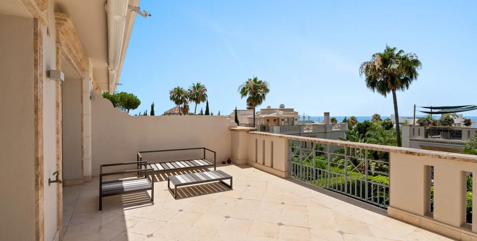 Sale of townhouse in Sierra Blanca 15