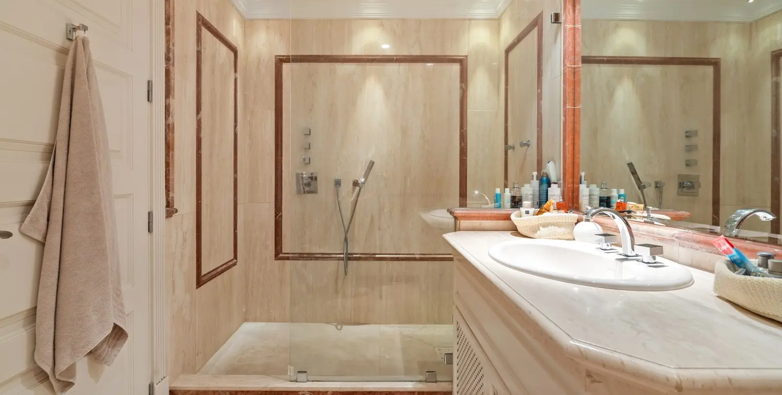 Sale of townhouse in Sierra Blanca 17