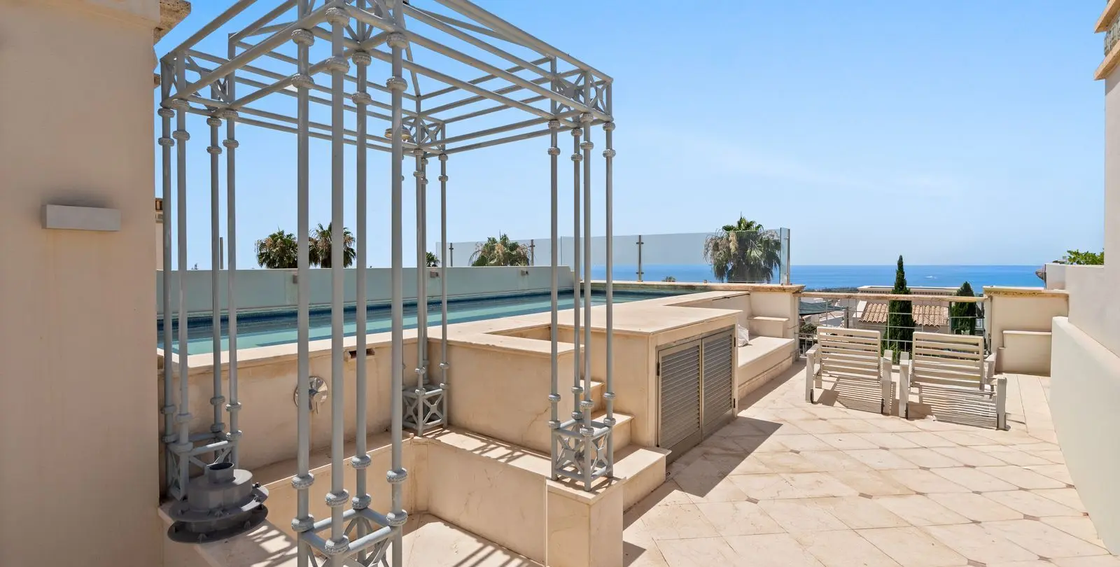 Sale of townhouse in Sierra Blanca 19