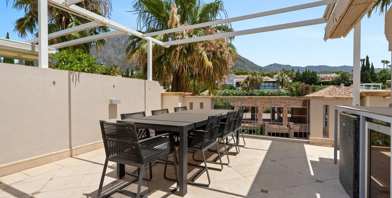 Sale of townhouse in Sierra Blanca 20