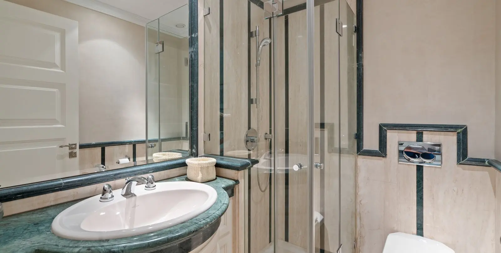 Sale of townhouse in Sierra Blanca 25