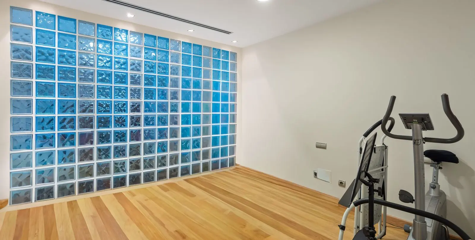 Sale of townhouse in Sierra Blanca 26