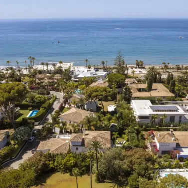 Venta de villa independiente en Los Monteros