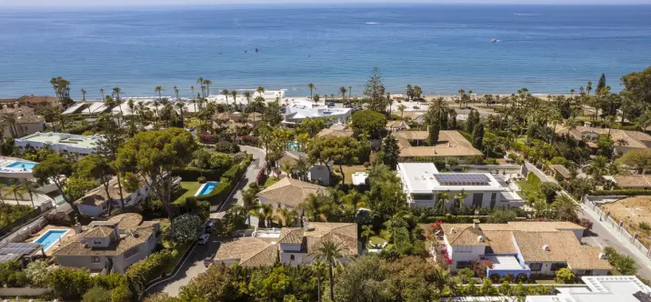 Venta de villa independiente en Los Monteros 0
