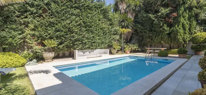 Venta de villa independiente en Los Monteros 2