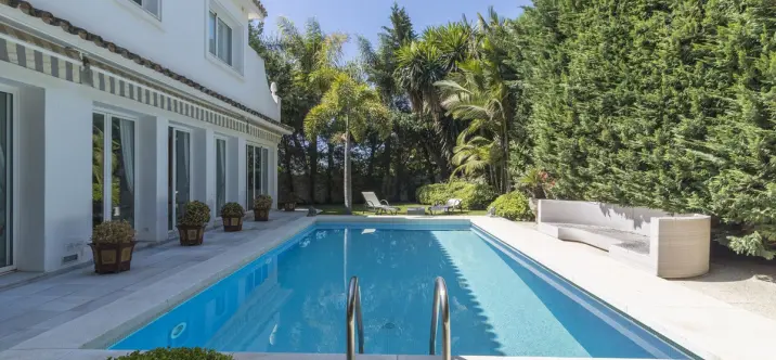 Venta de villa independiente en Los Monteros 3