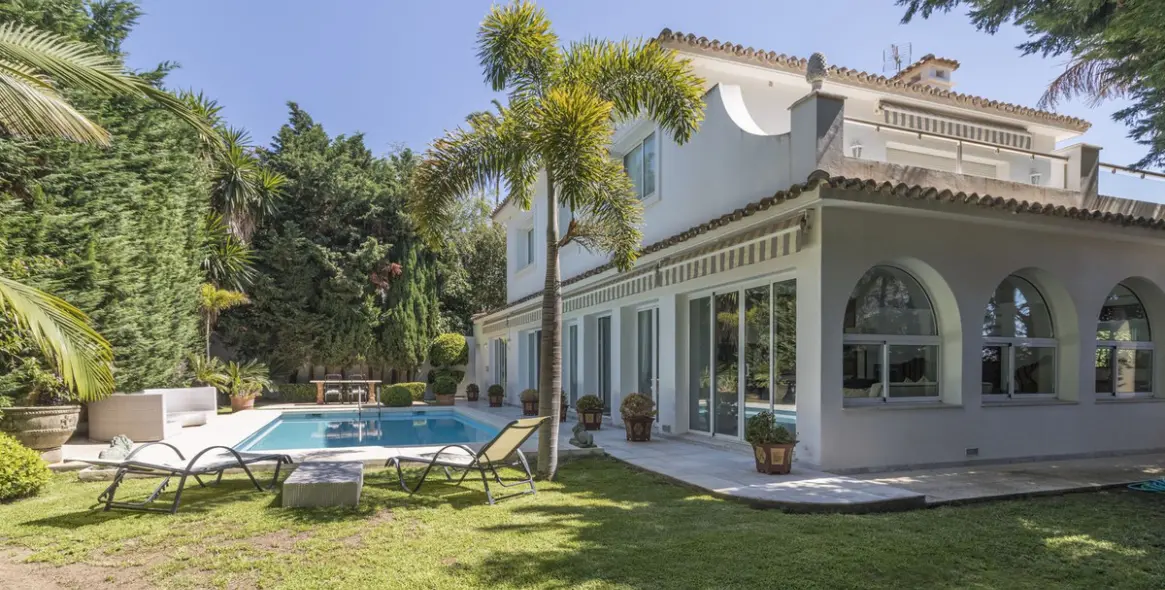 Venta de villa independiente en Los Monteros 5