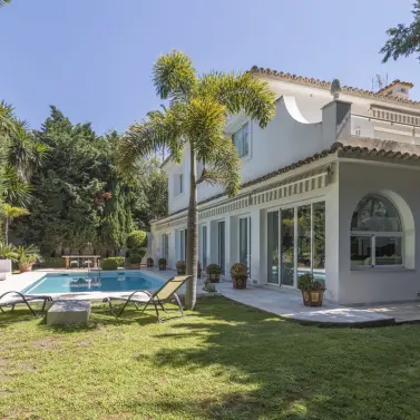 Venta de villa independiente en Los Monteros