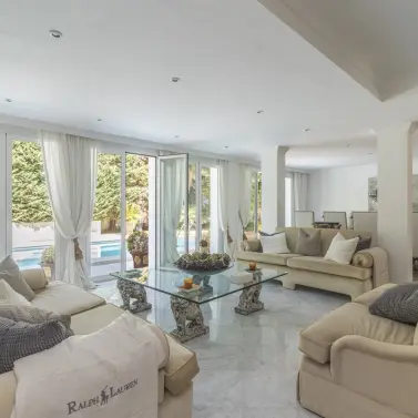 Venta de villa independiente en Los Monteros