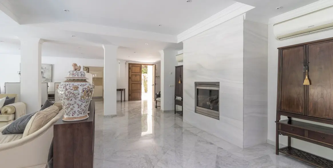 Venta de villa independiente en Los Monteros 8