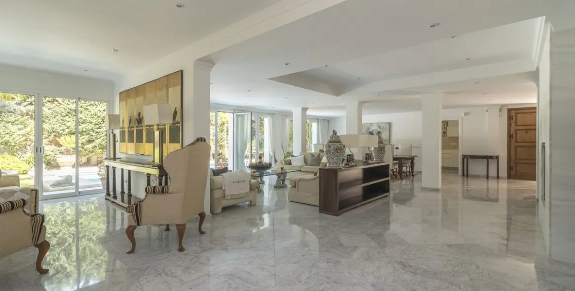 Venta de villa independiente en Los Monteros 9
