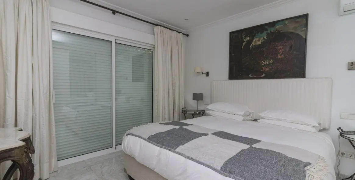 Venta de villa independiente en Los Monteros 11