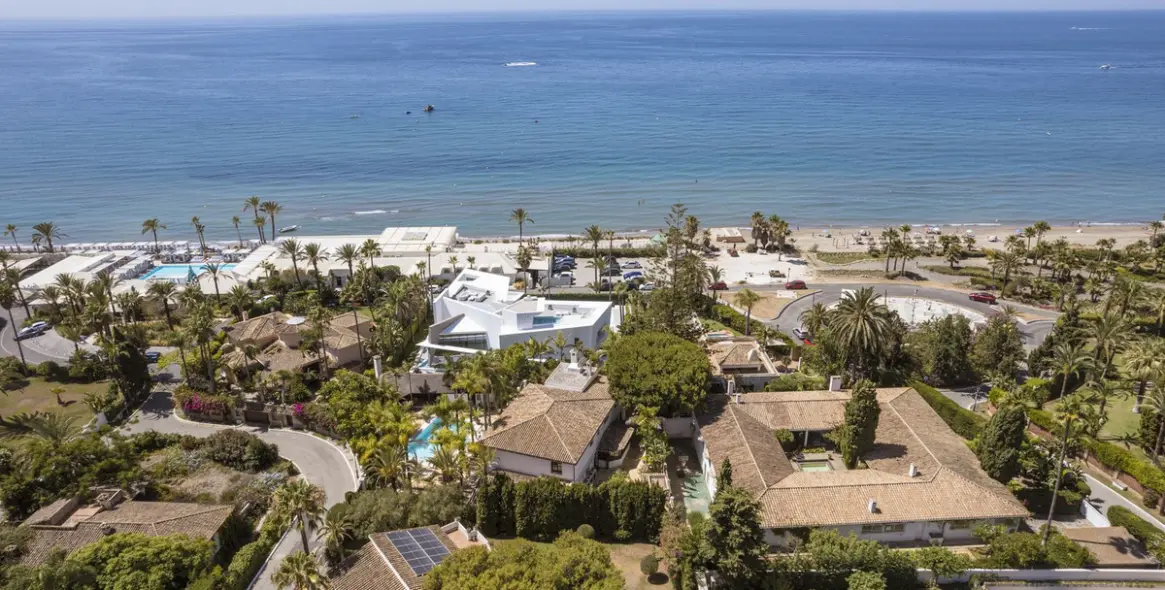 Venta de villa independiente en Los Monteros 15