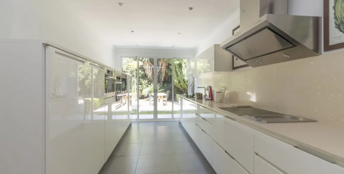 Venta de villa independiente en Los Monteros 16