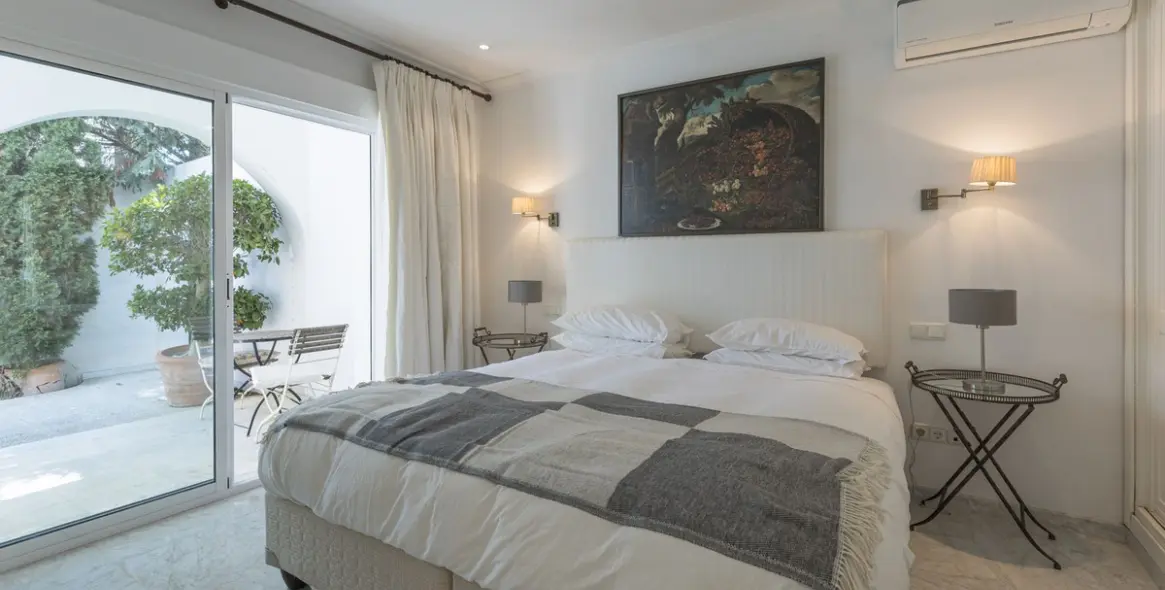 Venta de villa independiente en Los Monteros 21