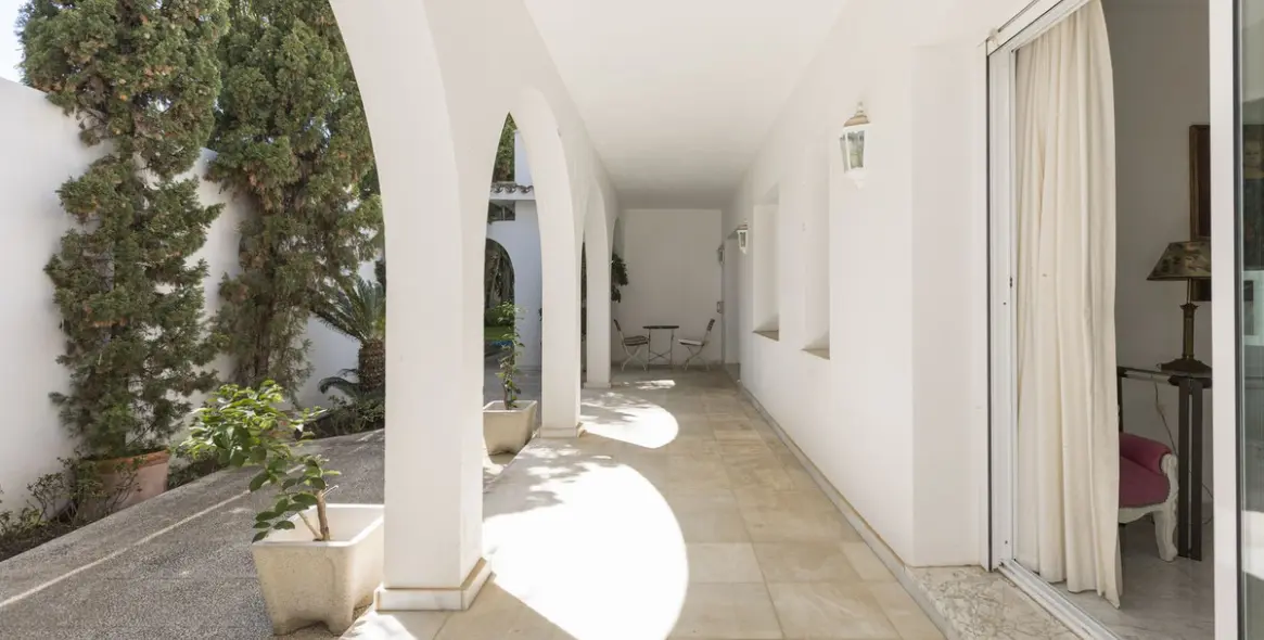 Venta de villa independiente en Los Monteros 28