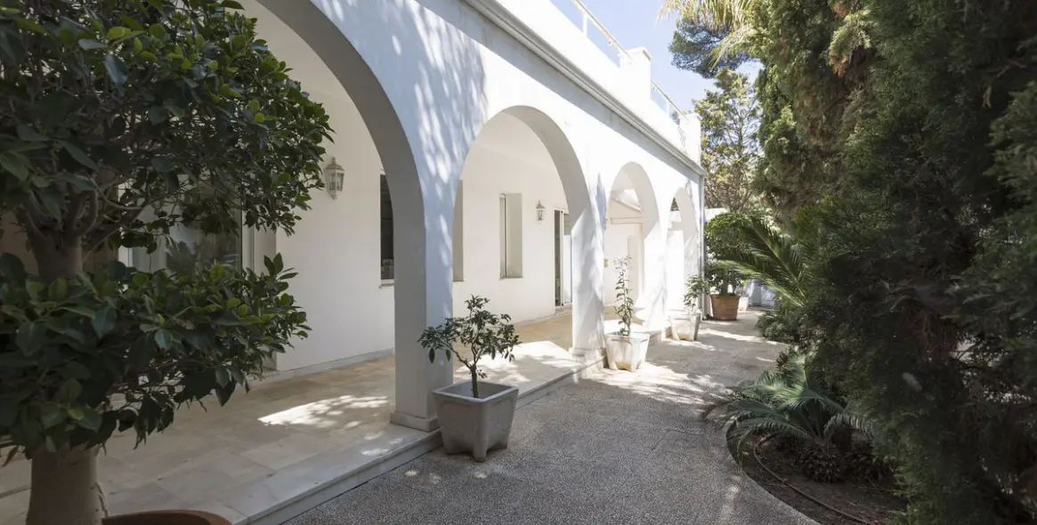 Venta de villa independiente en Los Monteros 31