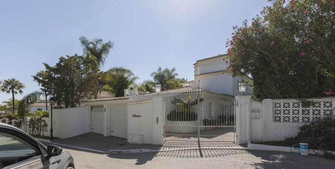 Venta de villa independiente en Los Monteros 36