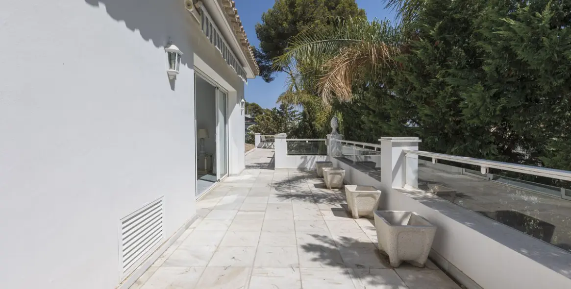 Venta de villa independiente en Los Monteros 44