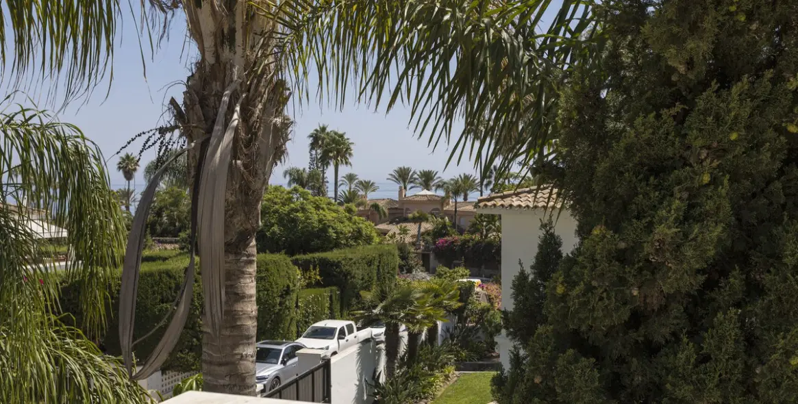 Venta de villa independiente en Los Monteros 47