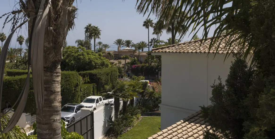 Venta de villa independiente en Los Monteros 50