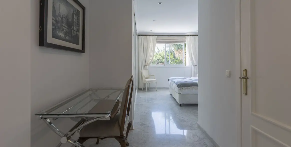 Venta de villa independiente en Los Monteros 51