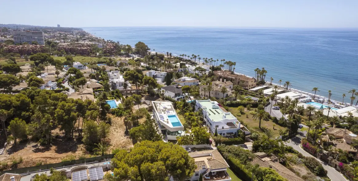 Venta de villa independiente en Los Monteros 55