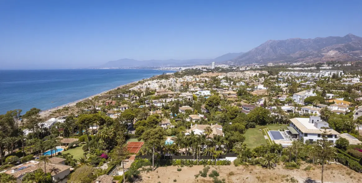Venta de villa independiente en Los Monteros 59