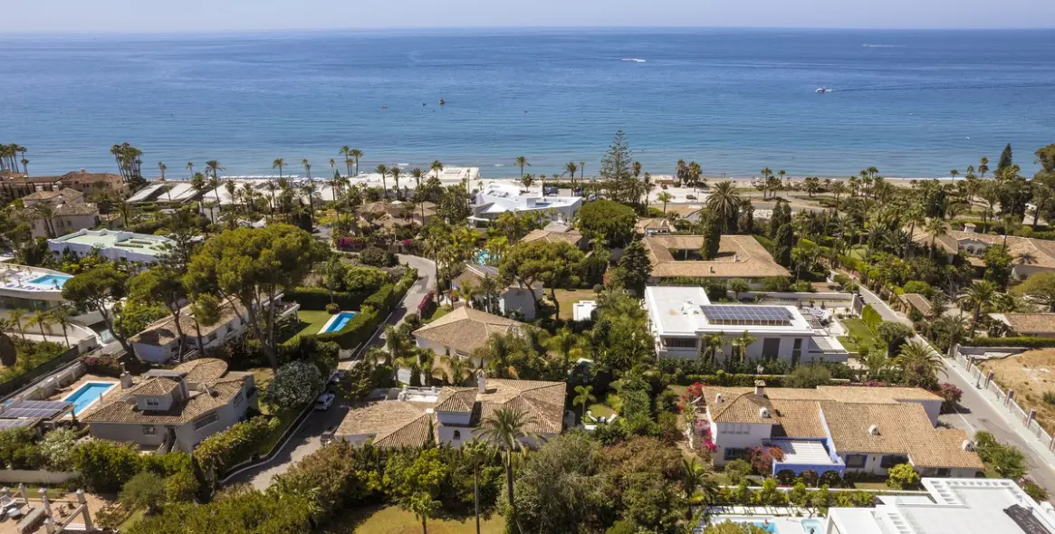 Venta de villa independiente en Los Monteros 61