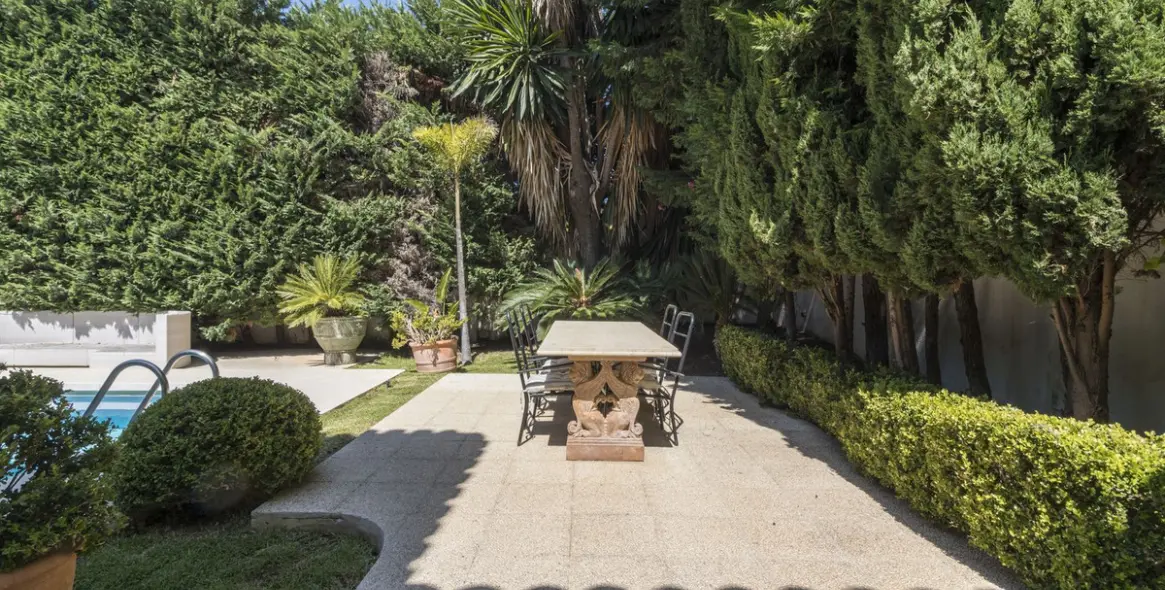 Venta de villa independiente en Los Monteros 66