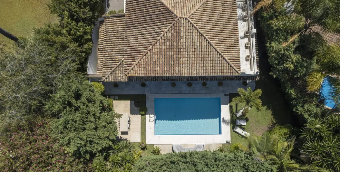 Venta de villa independiente en Los Monteros 69