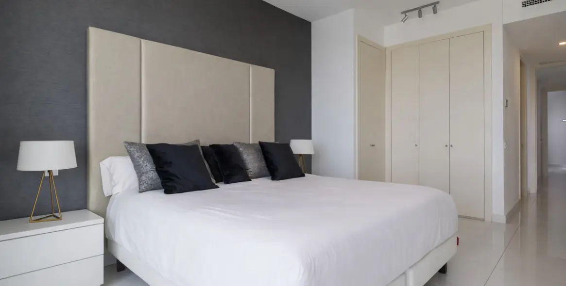 Long-term rent of middle floor apartment in Benahavís 12