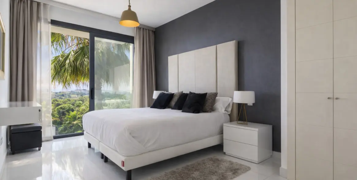 Long-term rent of middle floor apartment in Benahavís 13
