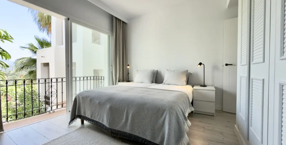 Long-term rent of middle floor apartment in Benahavís 9