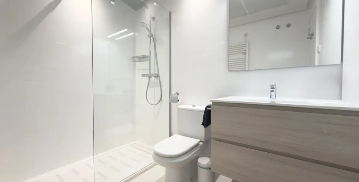 Long-term rent of middle floor apartment in Benahavís 13
