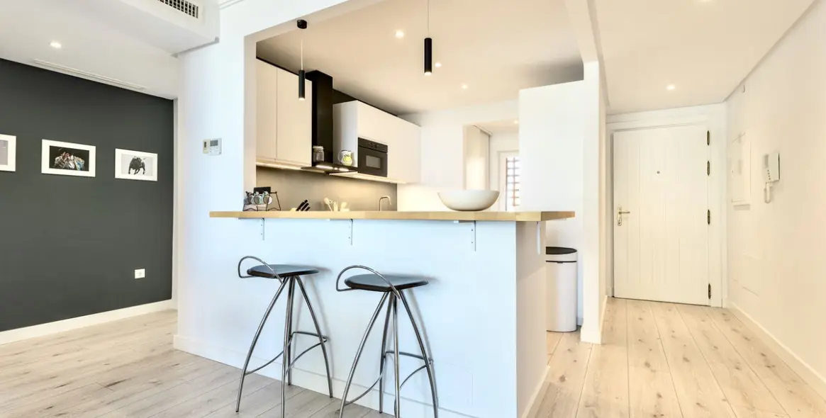 Long-term rent of middle floor apartment in Benahavís 15