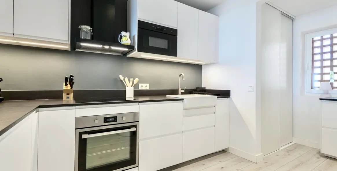 Long-term rent of middle floor apartment in Benahavís 16