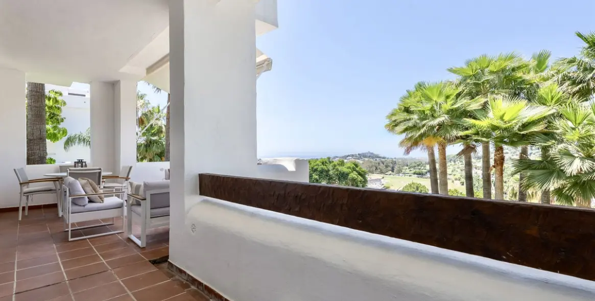 Long-term rent of middle floor apartment in Benahavís 17