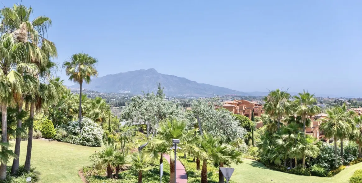 Long-term rent of middle floor apartment in Benahavís 23