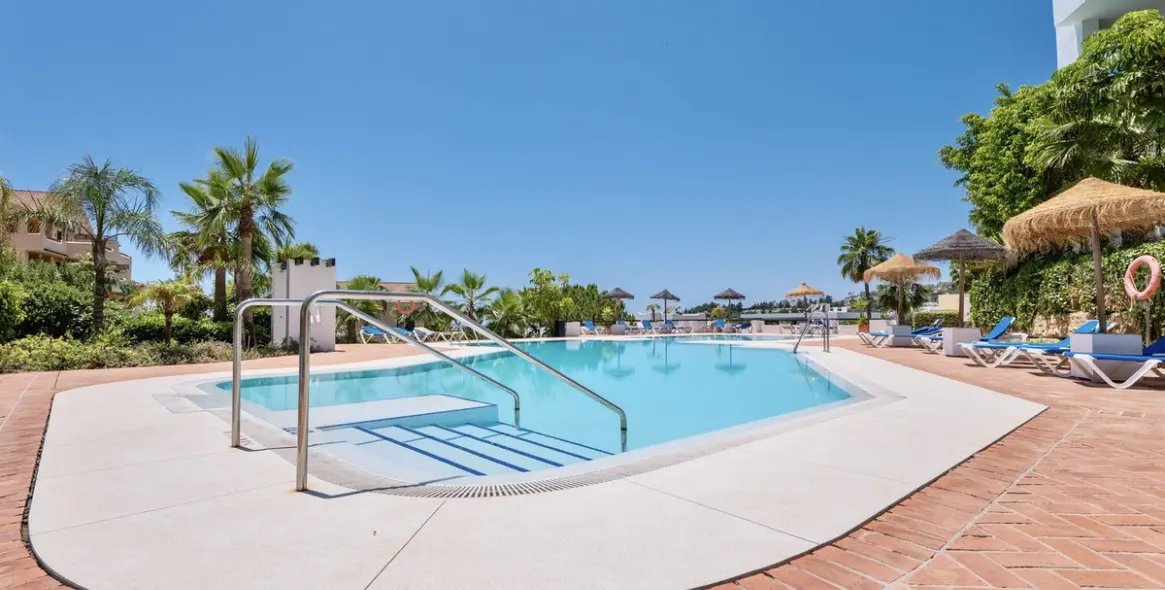 Long-term rent of middle floor apartment in Benahavís 26